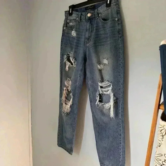 Aeropostale Mom Jean Distressed High Waisted Ripped Women’s Size 4 - Picture 2 of 11